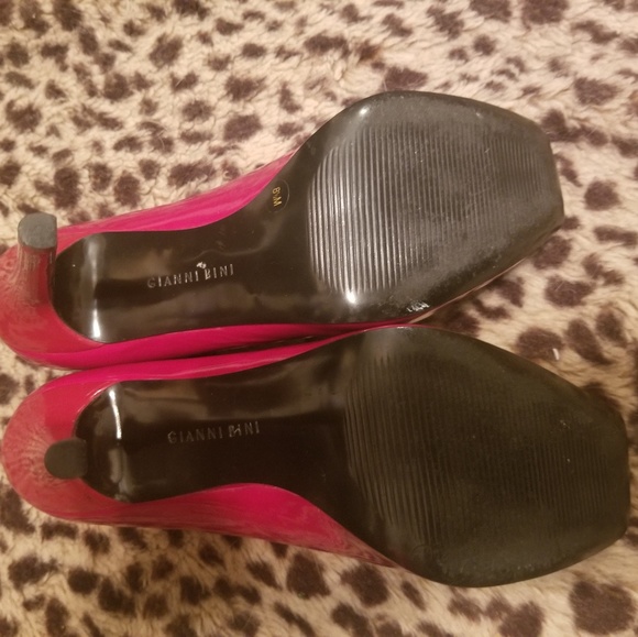 Gianni Bini Red Heels - Picture 2 of 6